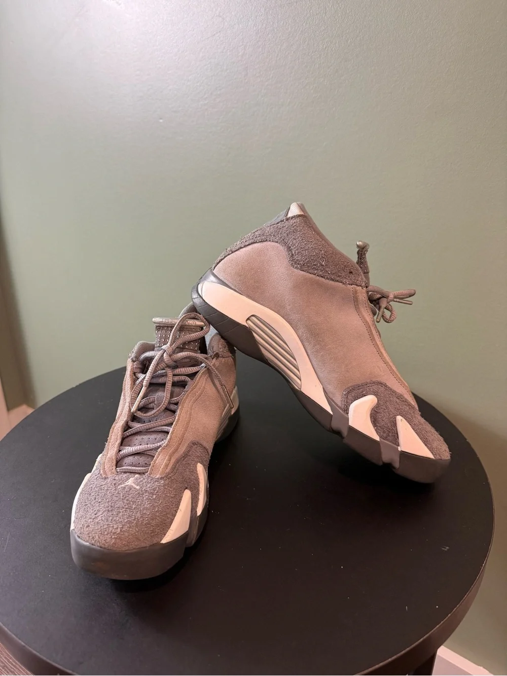 Jordan Low-Top Sneakers in Light Grey and White